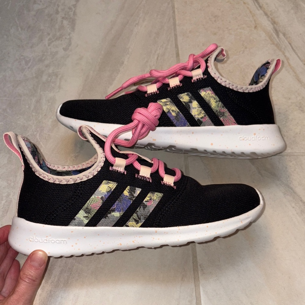 Adidas Kids (Size 5) Cloudform Pure Black Sneakers with Pink Laces - New
